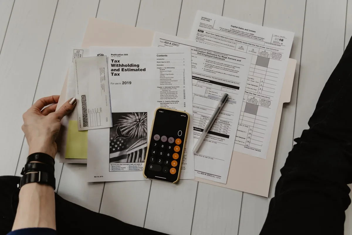 Calcul du budget mariage avec calculatrice et carnet